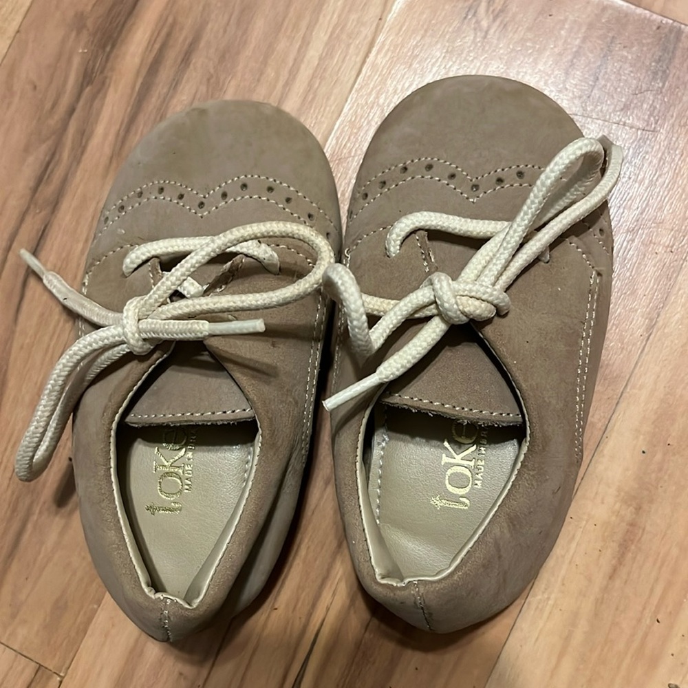 Barely worn tokes infant 20